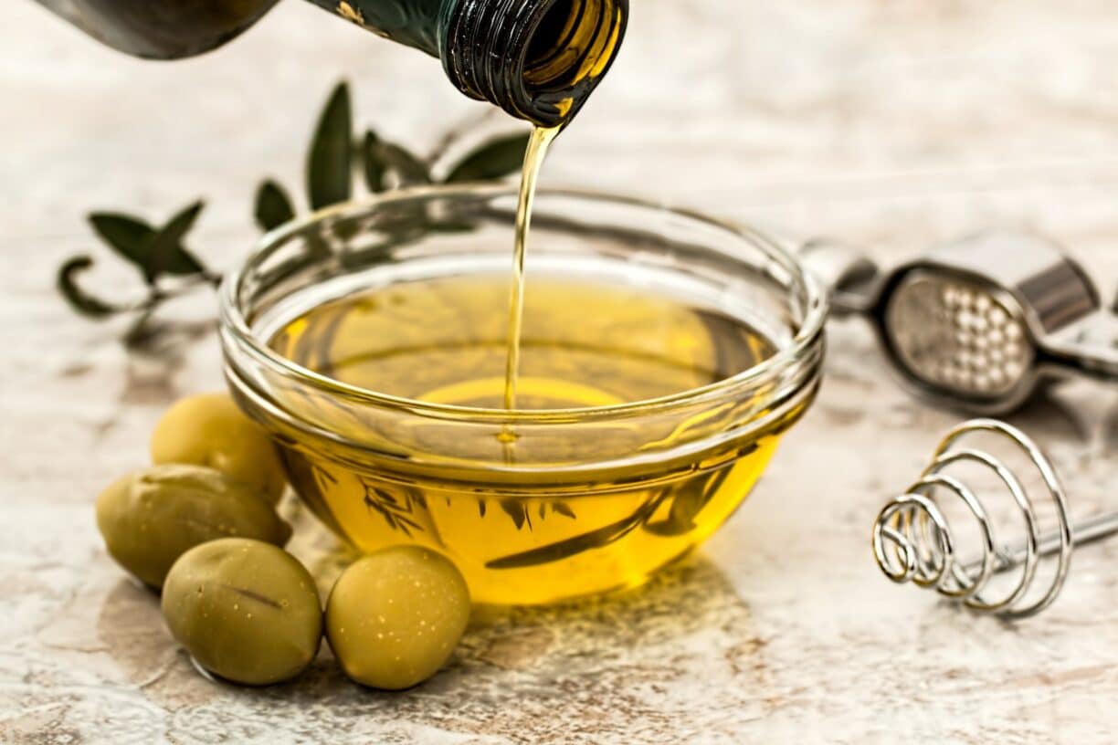 olive oil in small glass bowl