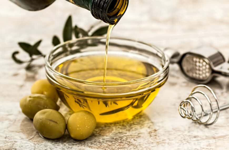 olive oil in small glass bowl