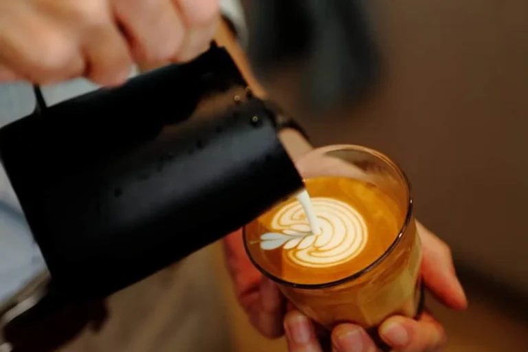 coffeepouredfromjugtocup