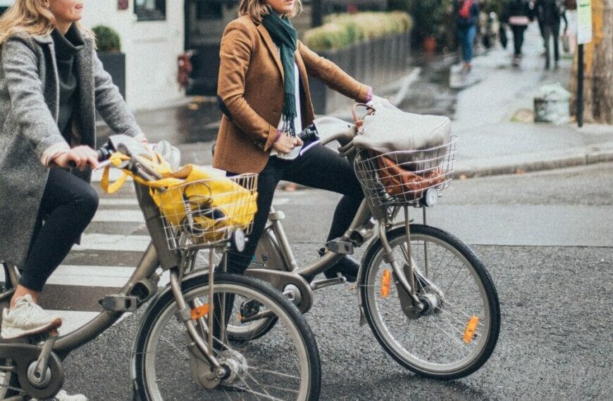 1 women riding bikes 1850629 e1638215315436
