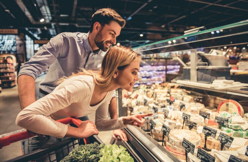 couple shop in supermarket