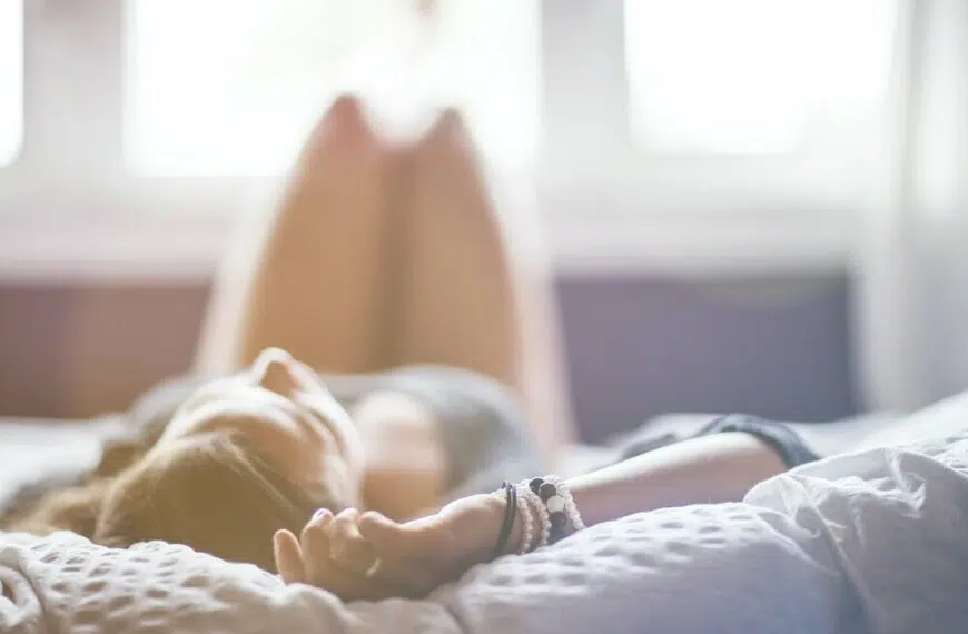 womanlayinginbed