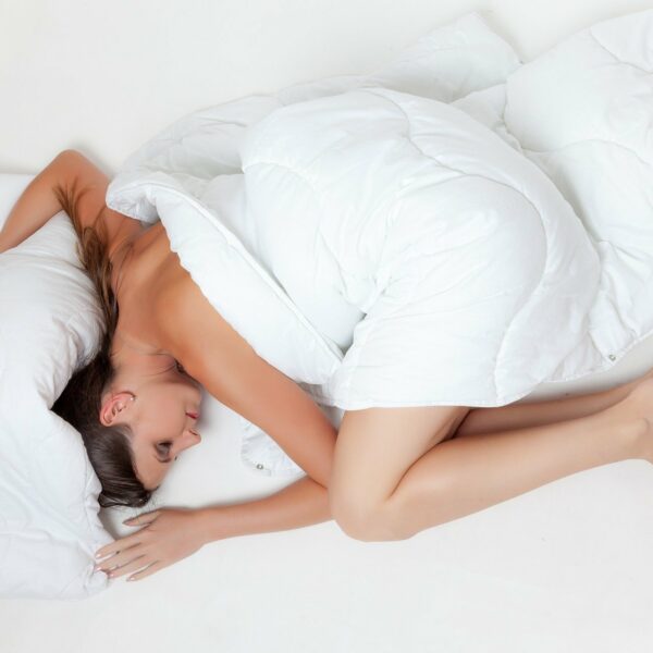 Health benefits of sleeping naked in warmer weather