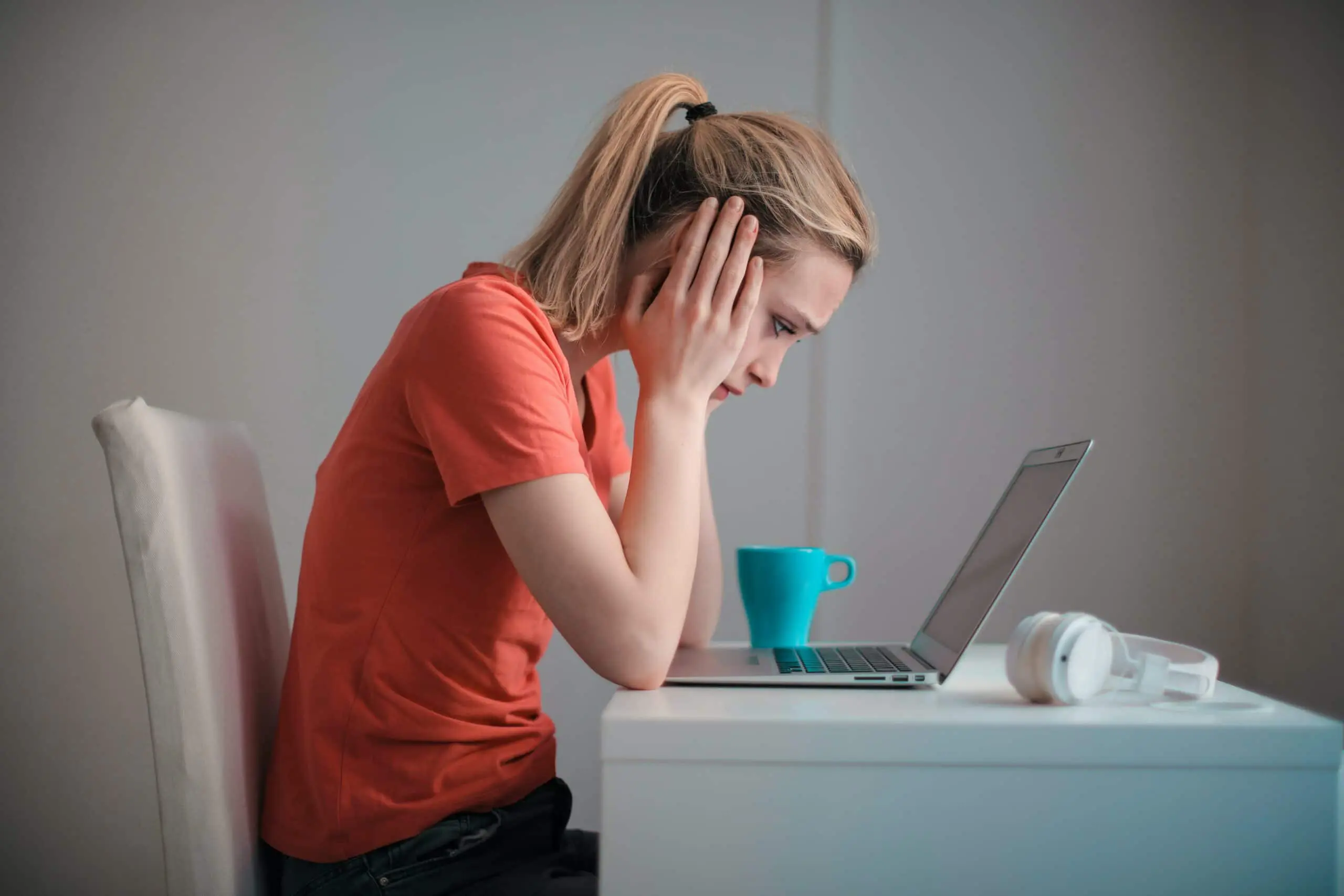 How to relieve backache from make shift desks scaled