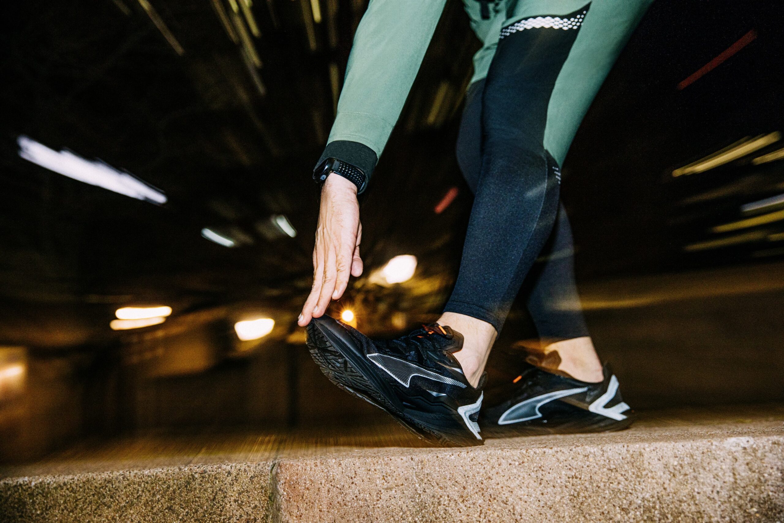 Built on the foundation of reductionist theory, ultraride removes the limits with outsole cutaways to leave you with one basic running essential: cushioning and responsiveness for limitless potential.