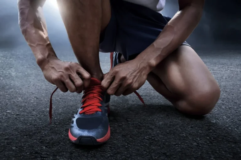 runner tying shoes e1612739412526