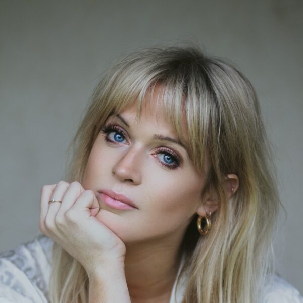 Journalist, podcaster and bestselling author dolly alderton talks about life in her 30s