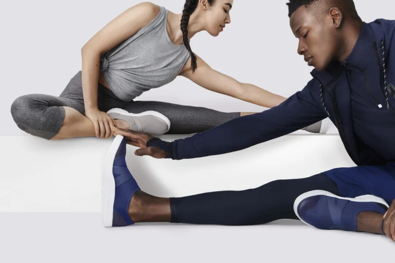 OOFOS Lifestyle Photography Shot 10 OOmg Combo FINAL