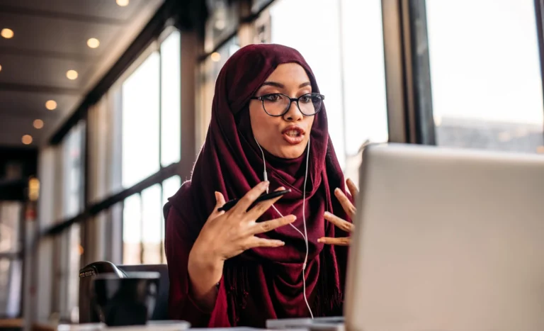 woman on live chat scaled
