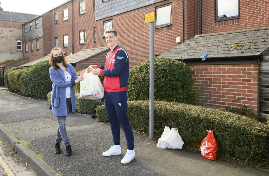 Nottingham Forests Ryan Yates gives food parcel to local resident. This is the one millionth food parcel delivered by EFL Clubs scaled