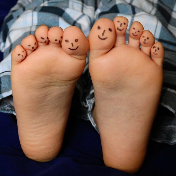 smiley face feet