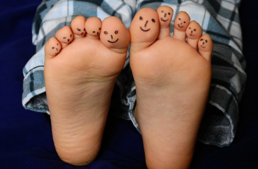 smiley face feet