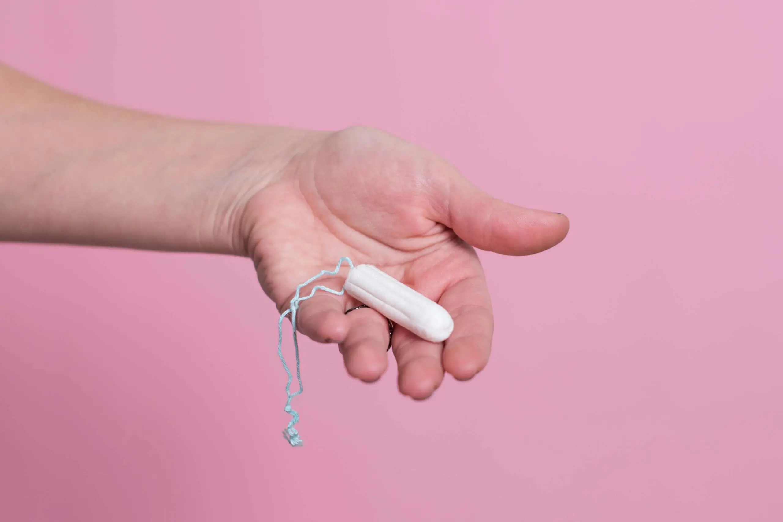 Hand holding tampon scaled