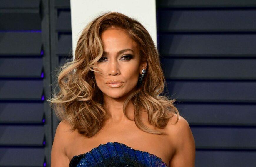 jennifer lopez scaled e1663062238779