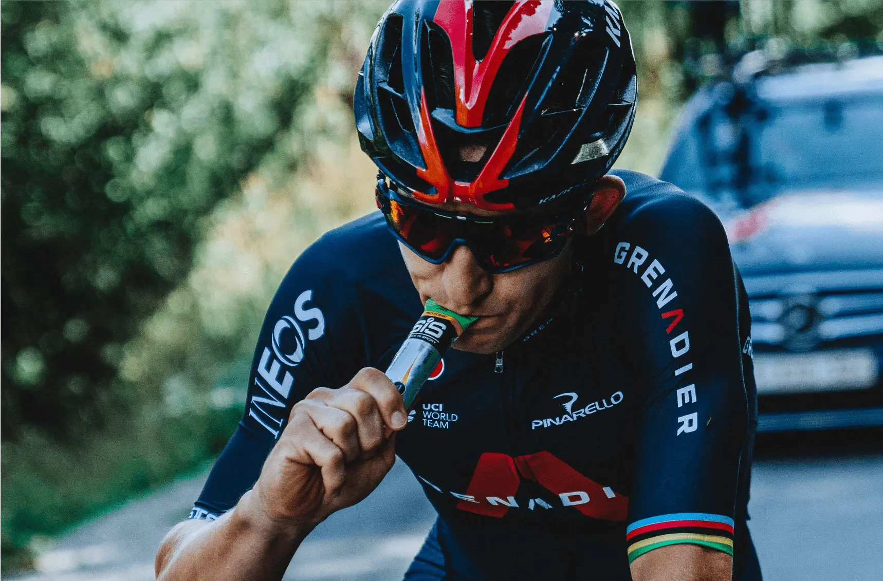 Cyclist drinks sis gel