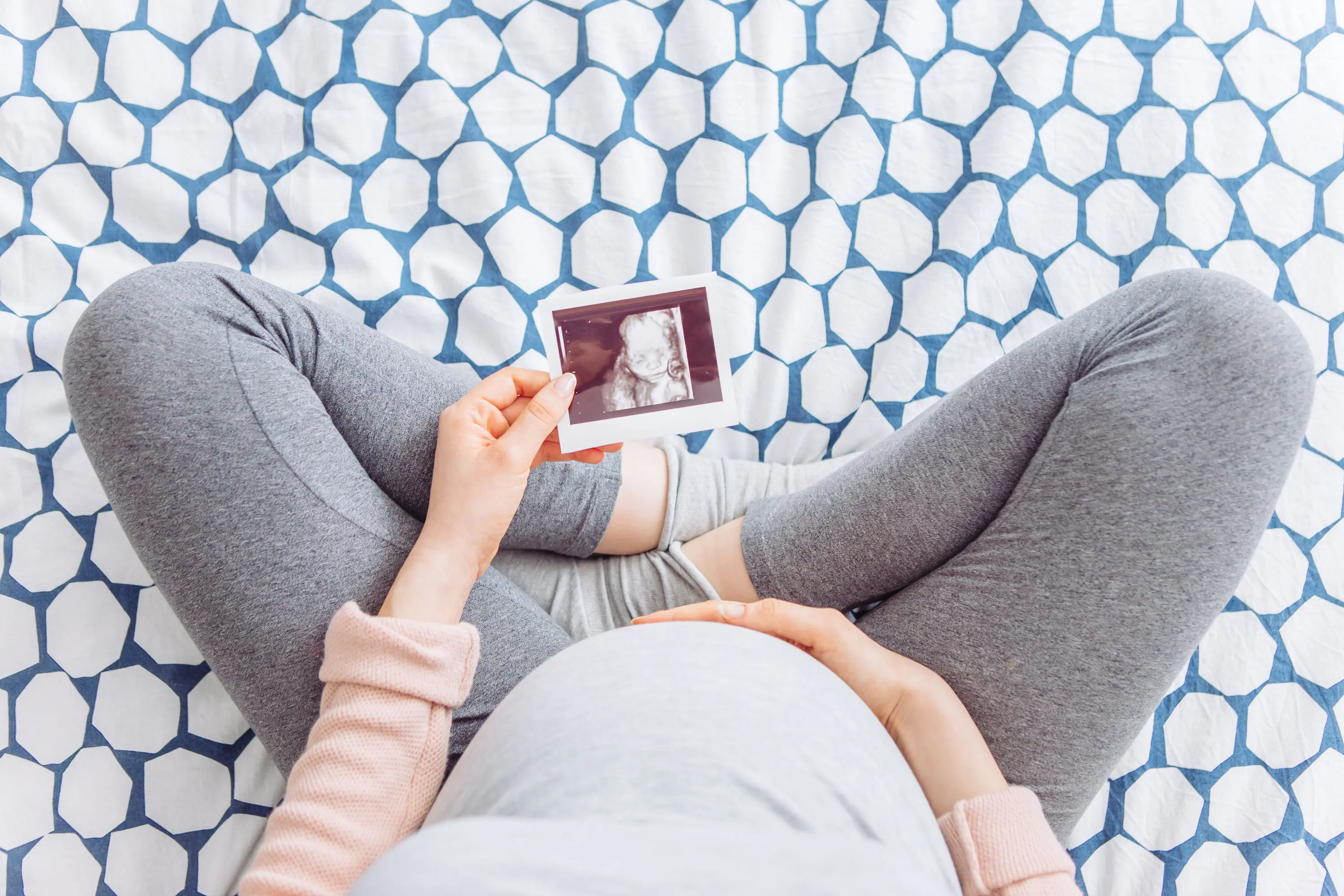Pregnant woman looks at photo scaled