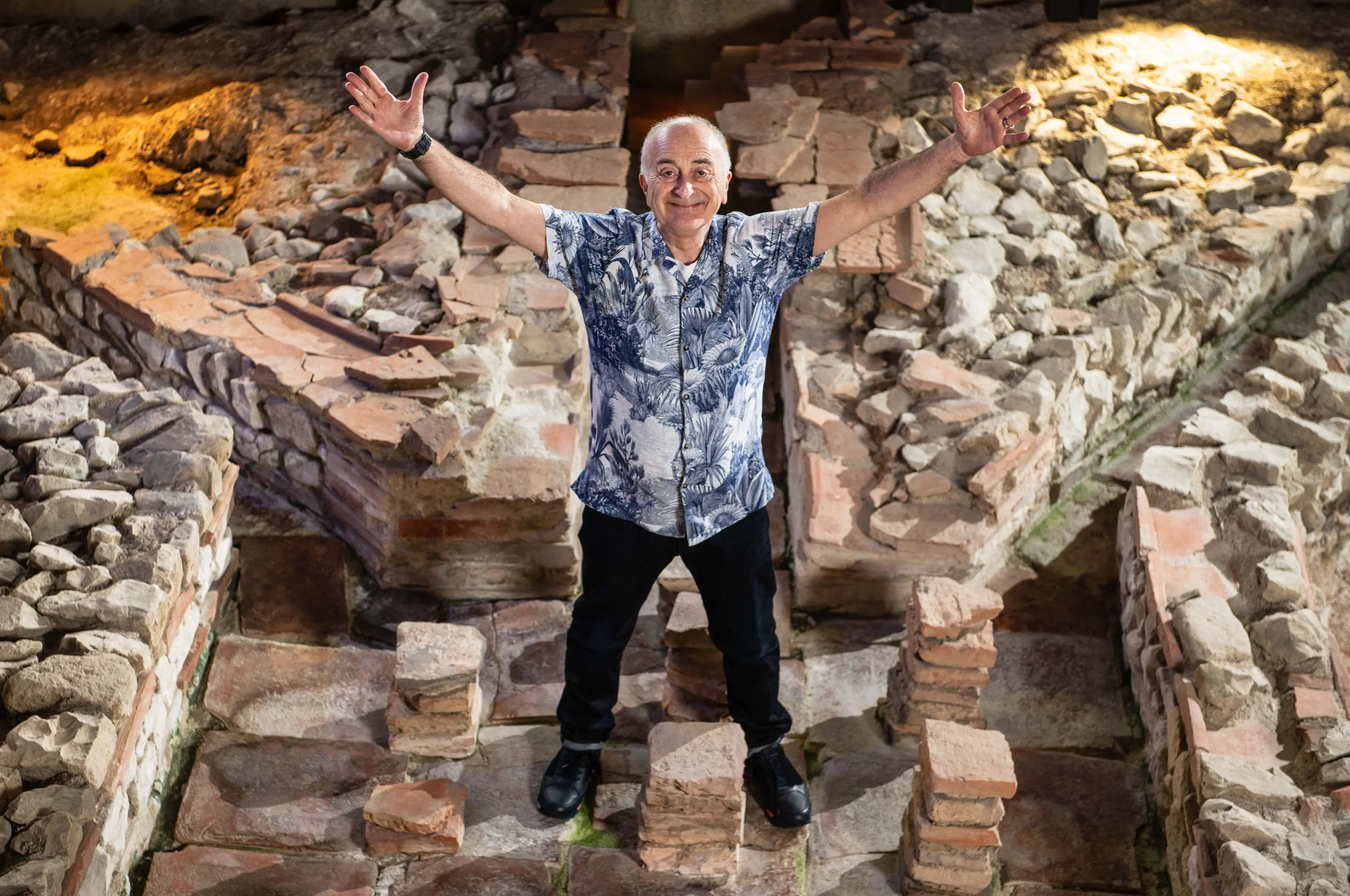 Tony robinson scaled