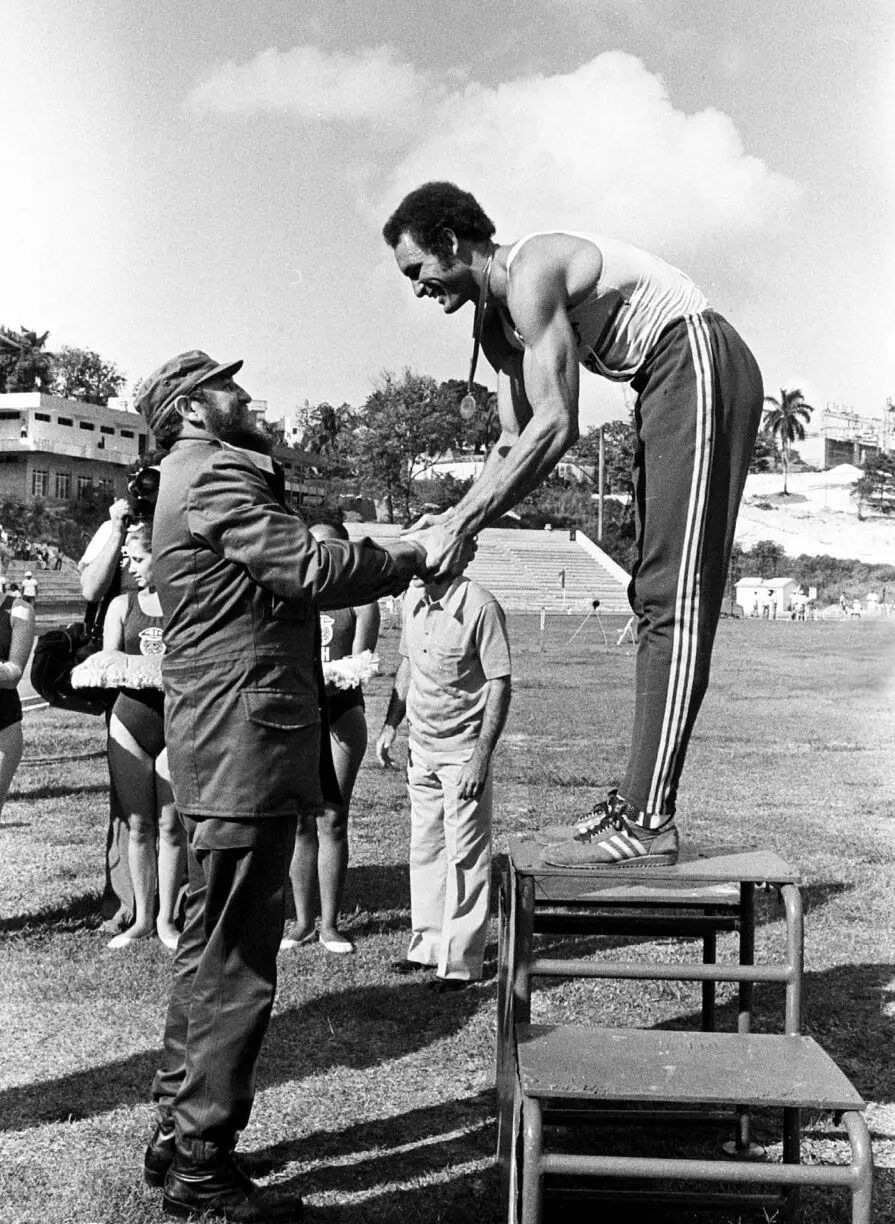 Fidel castro congratulates alberto juantorena on the podium havana 1977 inder