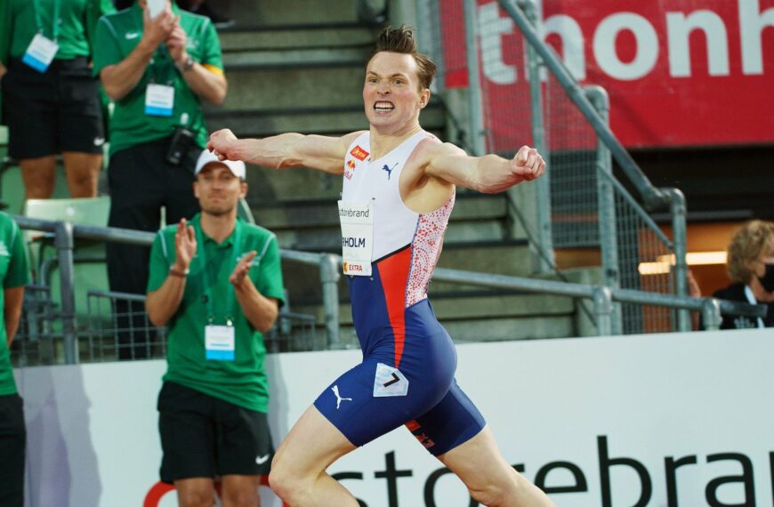 Karsten warholm breaks world 400m hurdles record with 46. 70 in oslo
