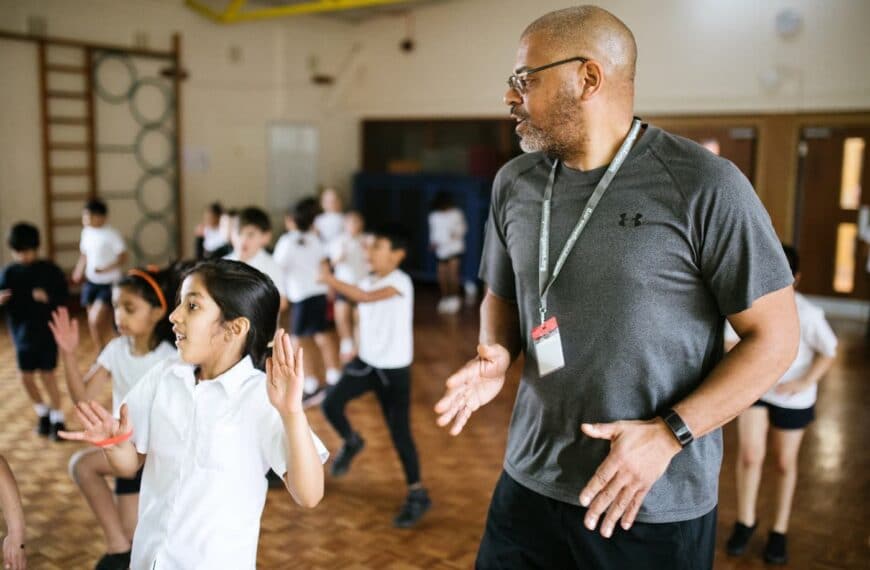 teacher instructing children