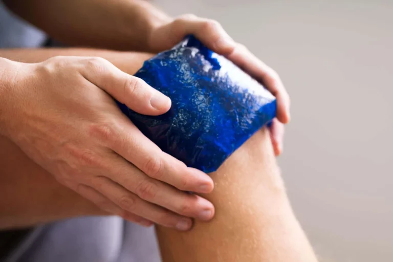 cold compress on knee scaled