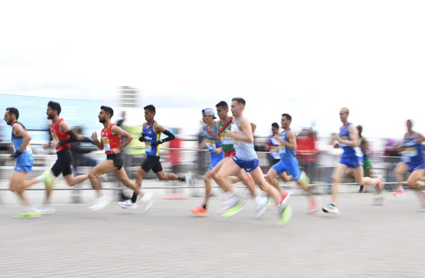 runners running