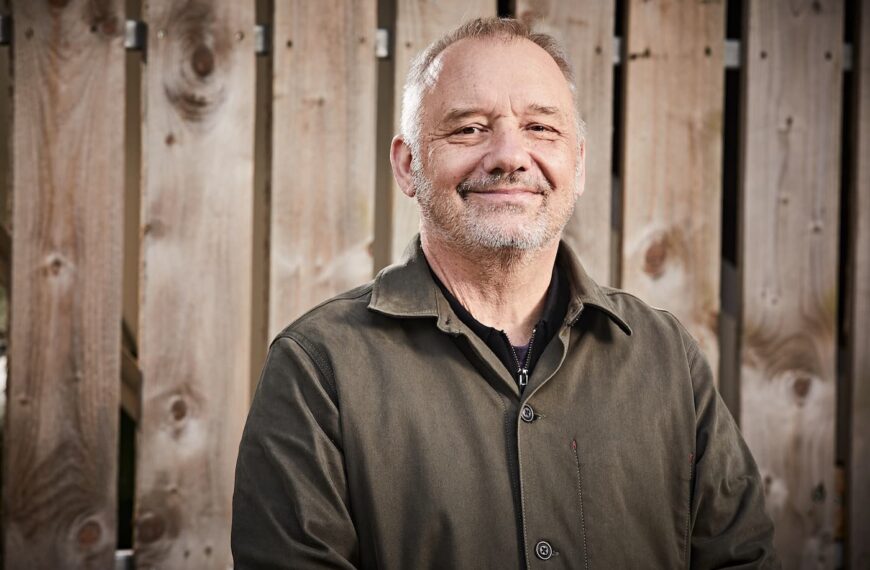 bob mortimer all smiles