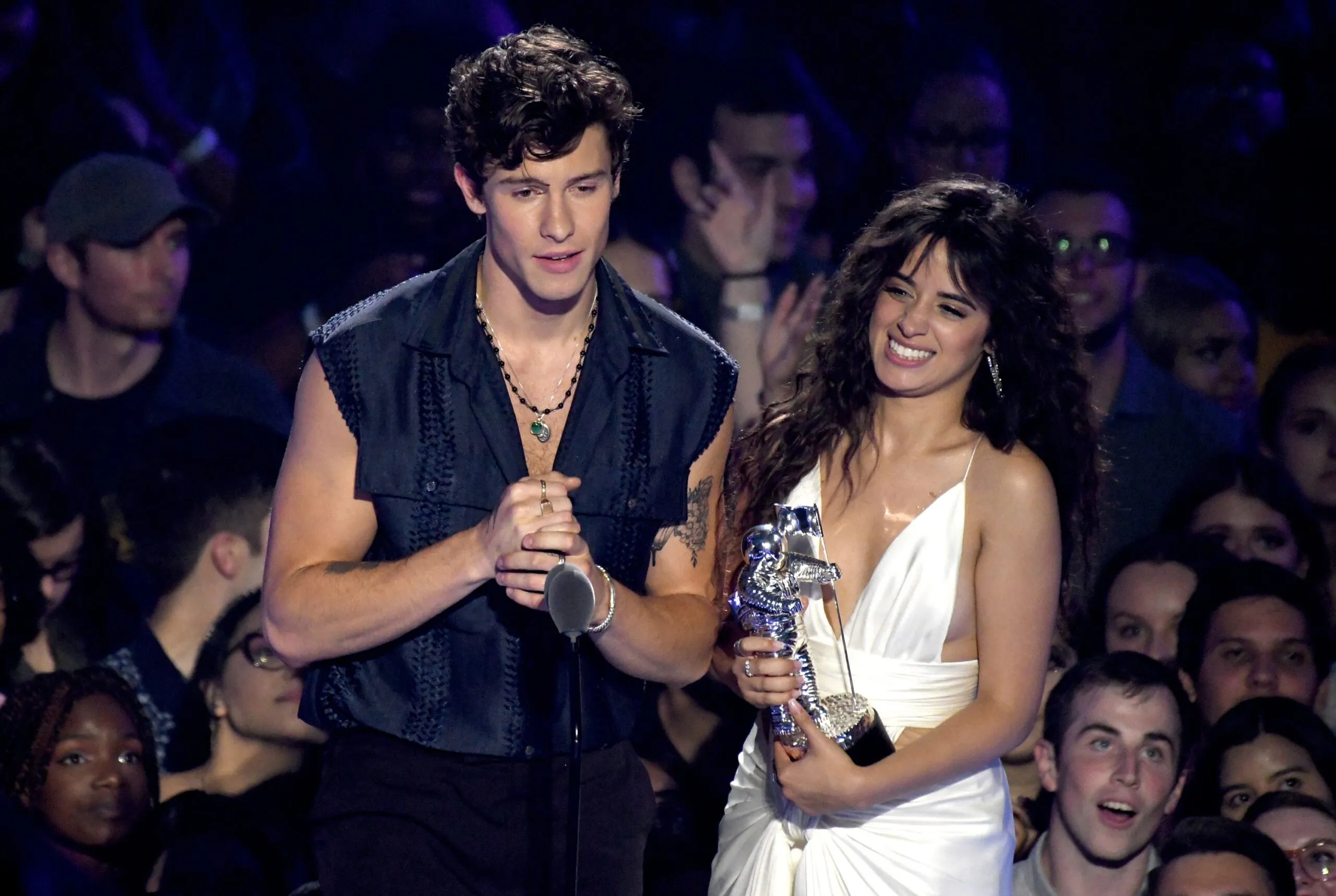 Camila Cabillo and Shawn Mendes scaled