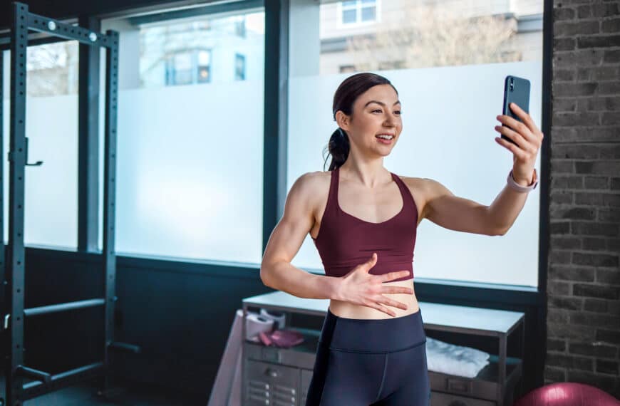 How Taking Your Phone To The Gym Is Ruining Your Workout