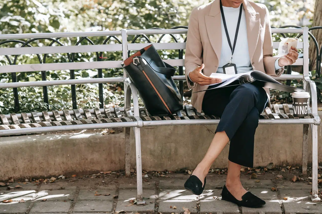Worker eats lunch on the bench