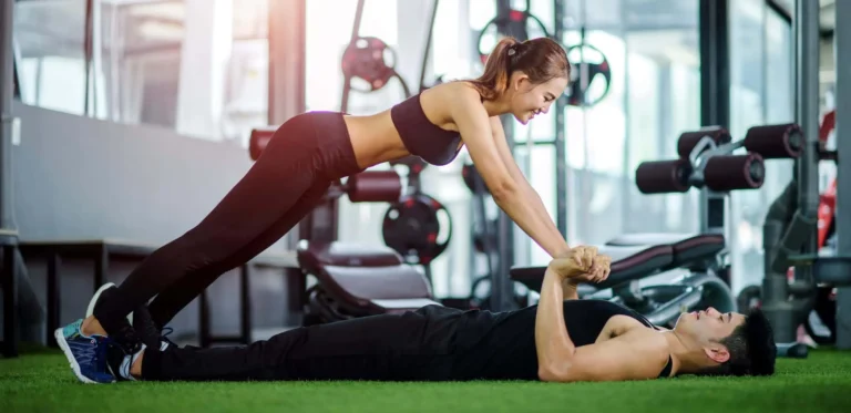 couple action on weight intakes in gym