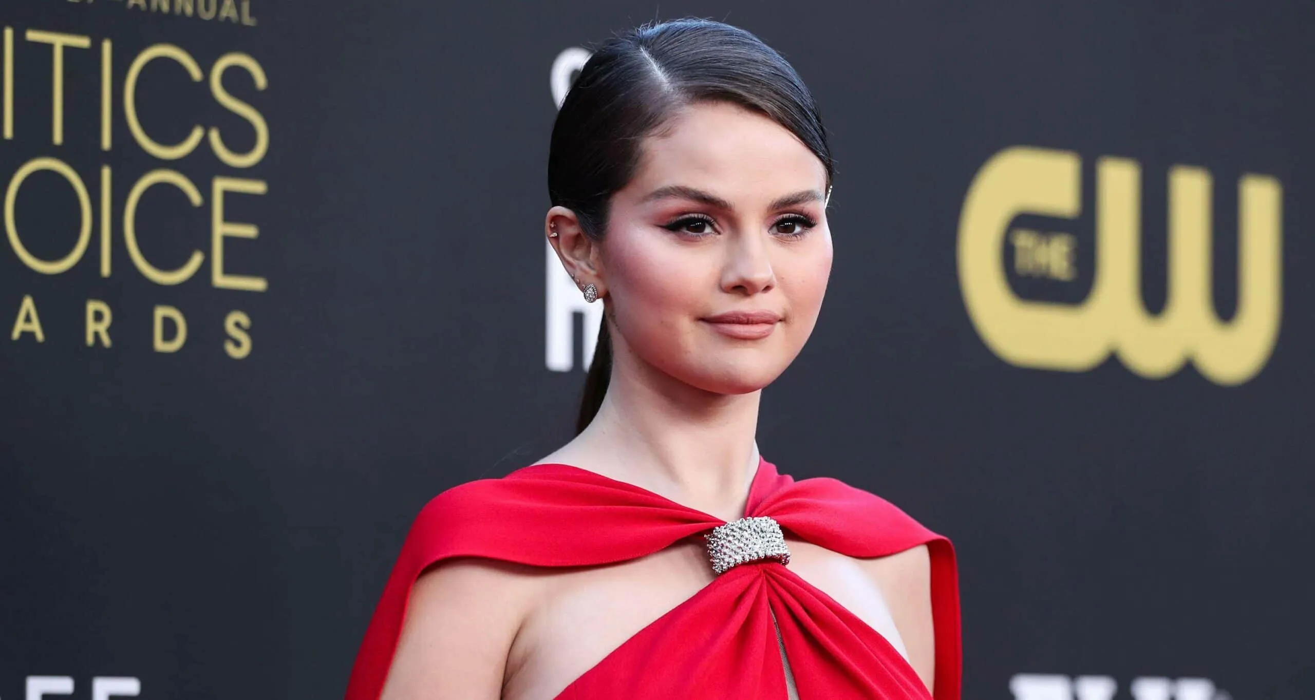 selena gomez scaled e1649178557733