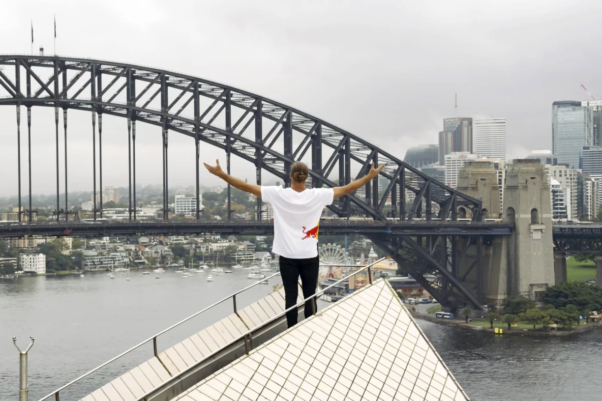 Australian Freerunner Dominic Di Tommaso Backflips Atop The Sydney Opera House 2 Dominic di tommaso