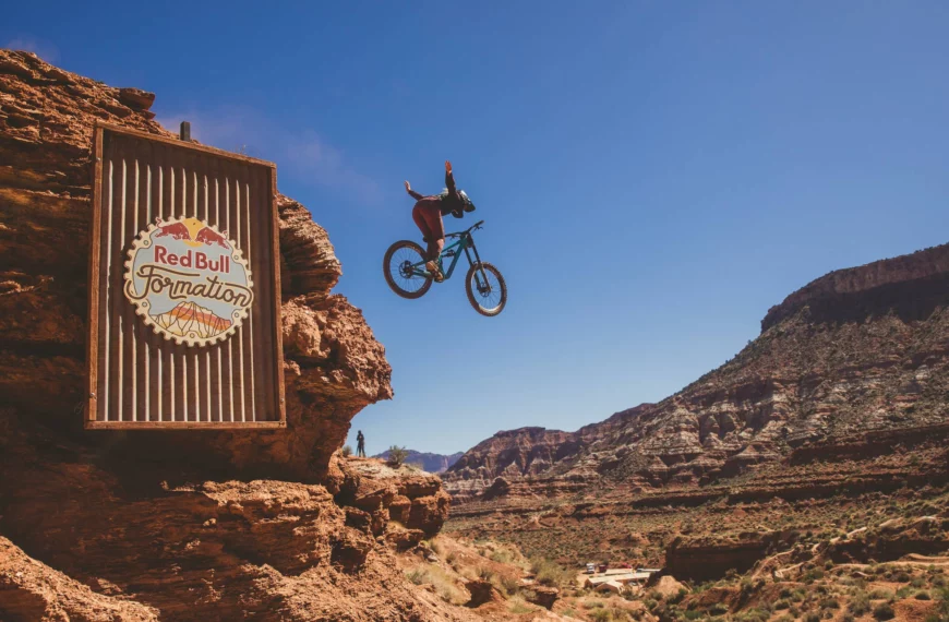 World’s Best Female Freeriders Break Boundaries In Utah