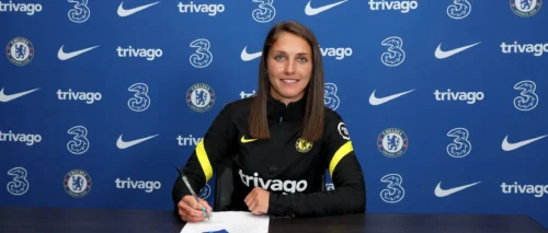 Eve Perisett signing e1654678867265