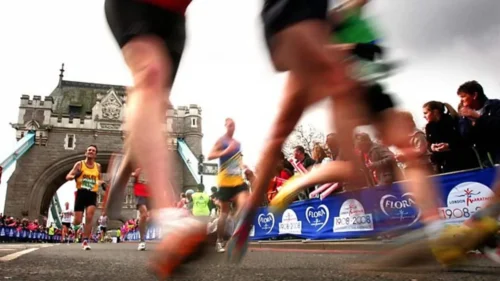 runners under tower bridge london