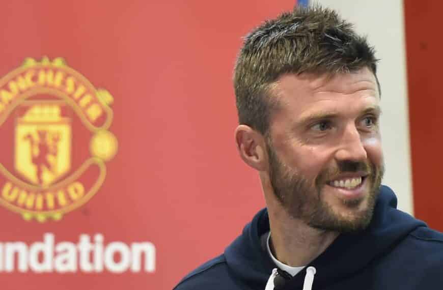Michael Carrick Supports Manchester United Foundation Pupils With Back-To-School Packs