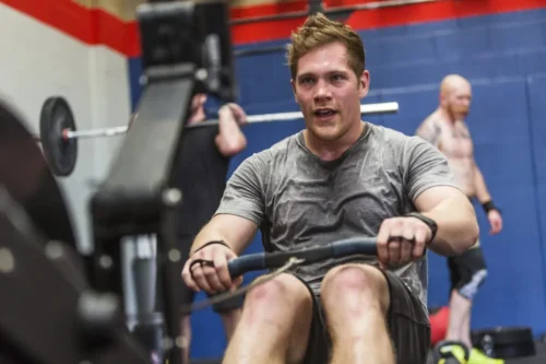 gym goer on rowing machine