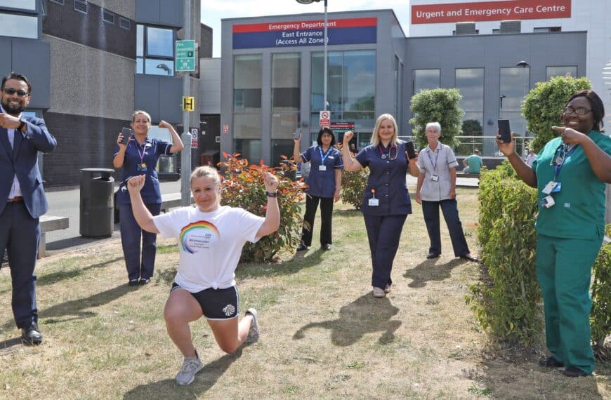 #DoingOurBit founder Julie Davis and Royal Wolverhampton NHS Trust staff at New Cross Hospital