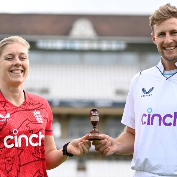 Heather Knight and Joe Root with the Ashes