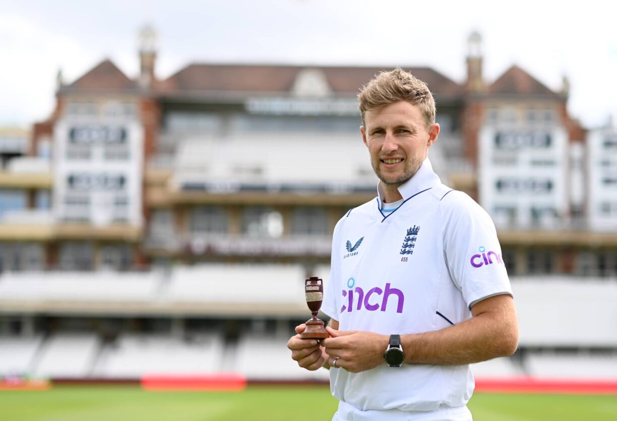 Joe Root holding the Ashes