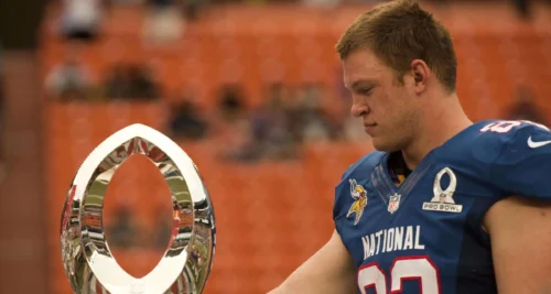 Kyle_Rudolph_Pro_Bowl_MVP_trophy