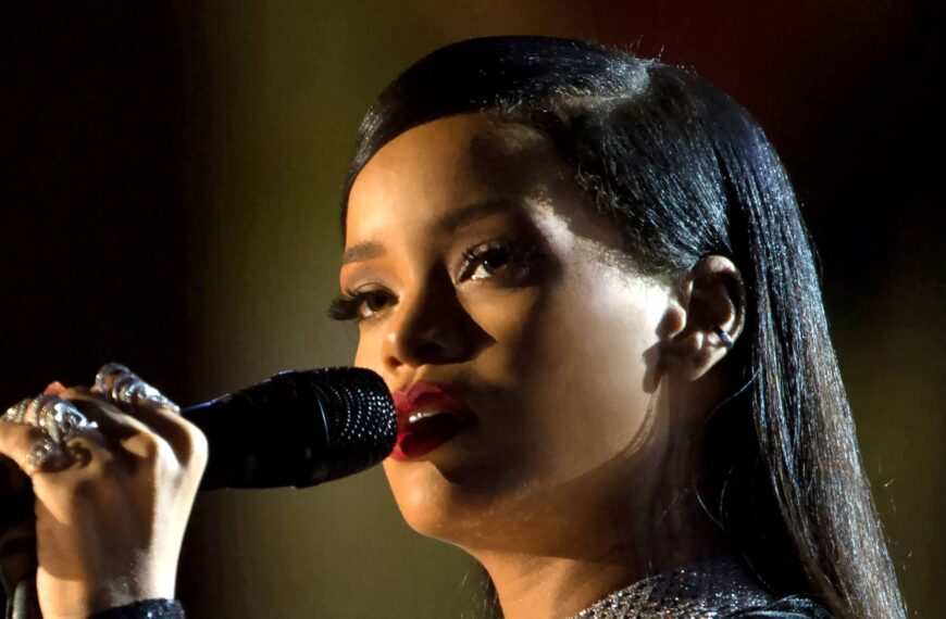 Rihanna sings during The Concert for Valor in Washington, D.C. Nov. 11, 2014