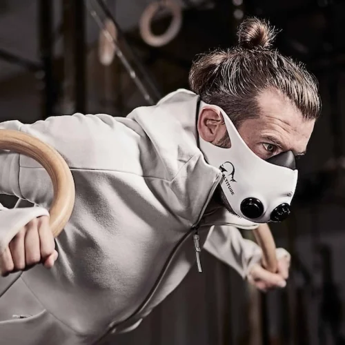gareth bale wearing emt mask training