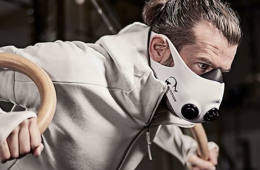 gareth bale wearing emt mask training
