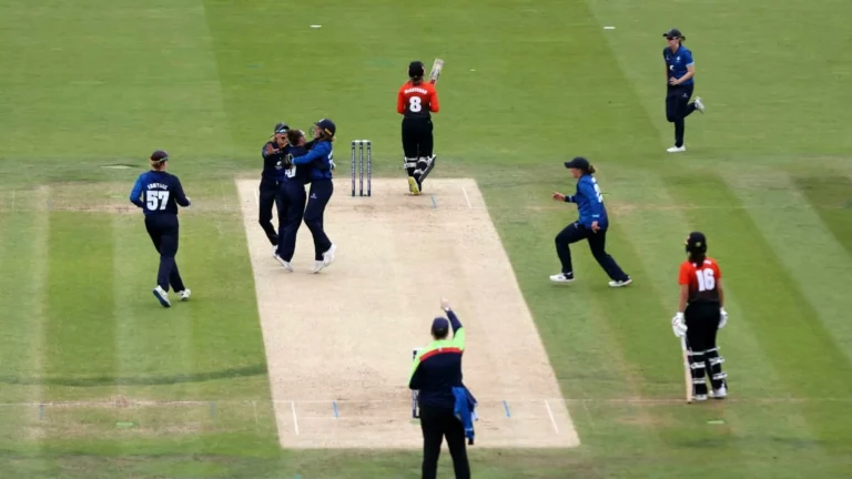 Linsey Smith celebrates a wicket in the Rachael Heyhoe Flint Trophy final