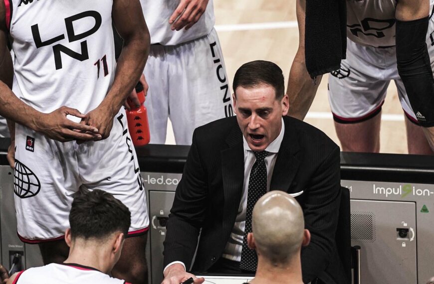 London Lions coached on the sidelie