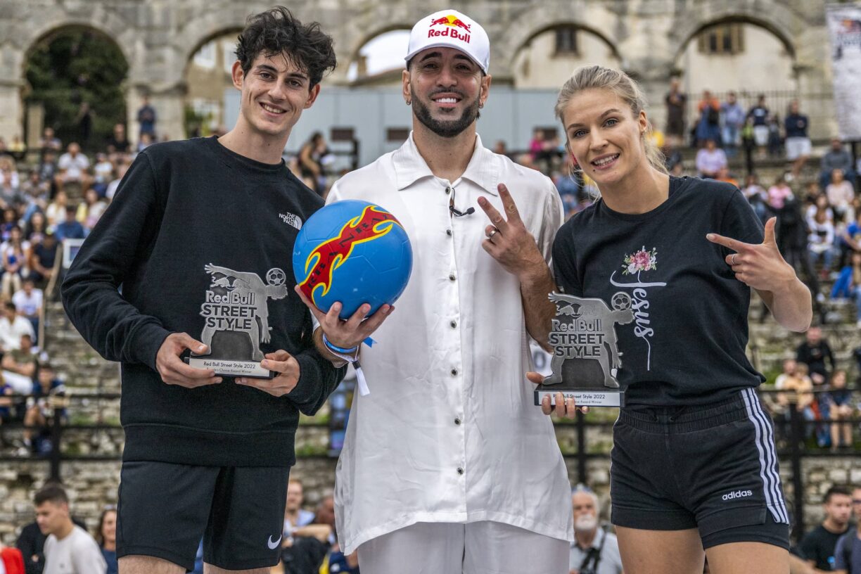 Séan garnier presents the winners tristan gas of france and aguska mnich of poland of the red bull street style people’s choice award