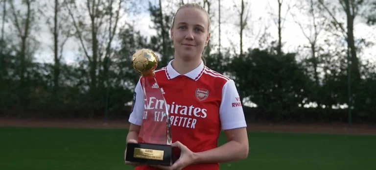 beth mead holds bbc womens player of the year award 2022