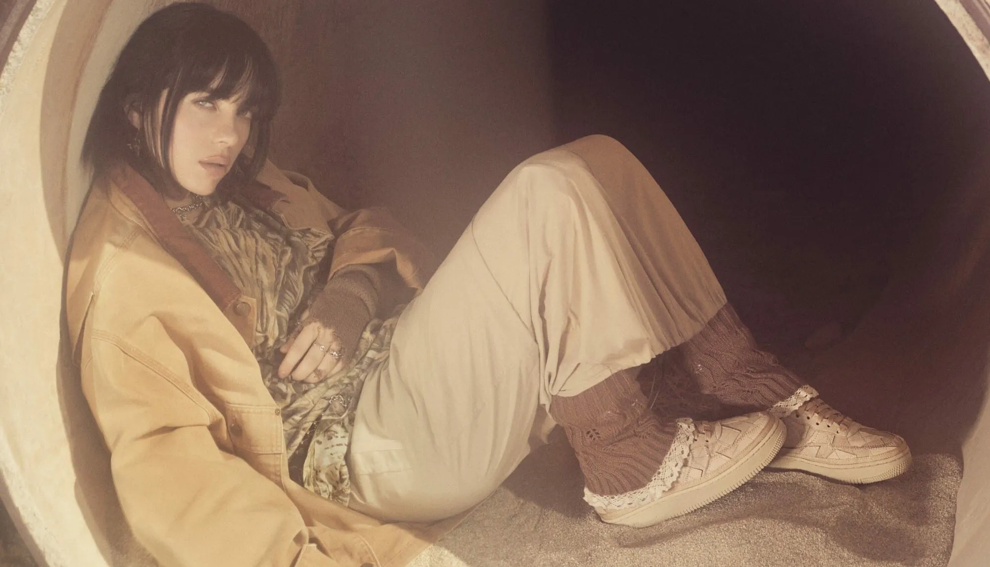 Billie Eilish wearing nike AF1 sneakers